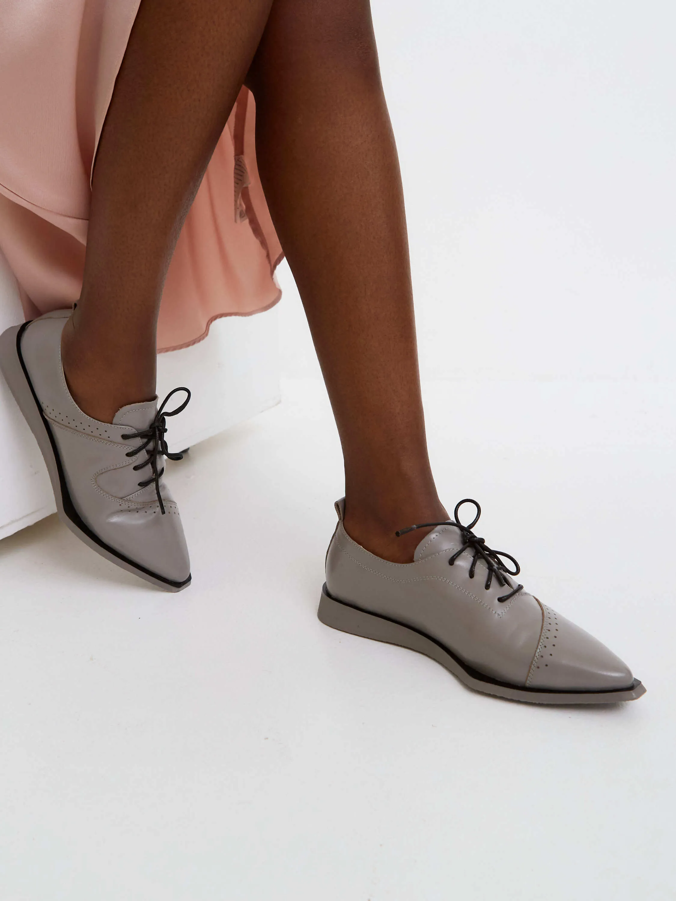 Pointed Lace-Up Brogues - Gray