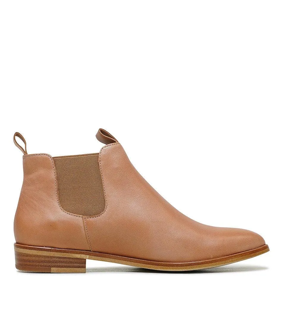 Wander Tan Leather Chelsea Boots